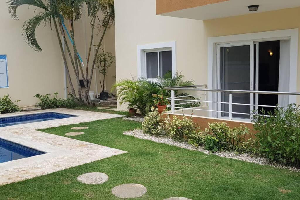 Apartment Close To The With Pool *