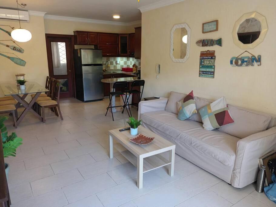 Apartment Close To The With Pool